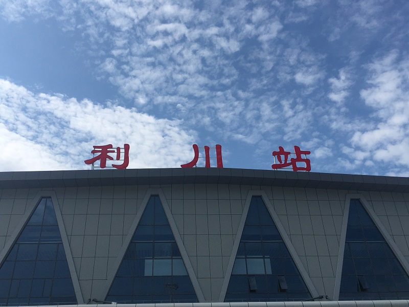 客運(yùn)車站進(jìn)、出站通道區(qū)有哪些靜態(tài)標(biāo)識(shí)？